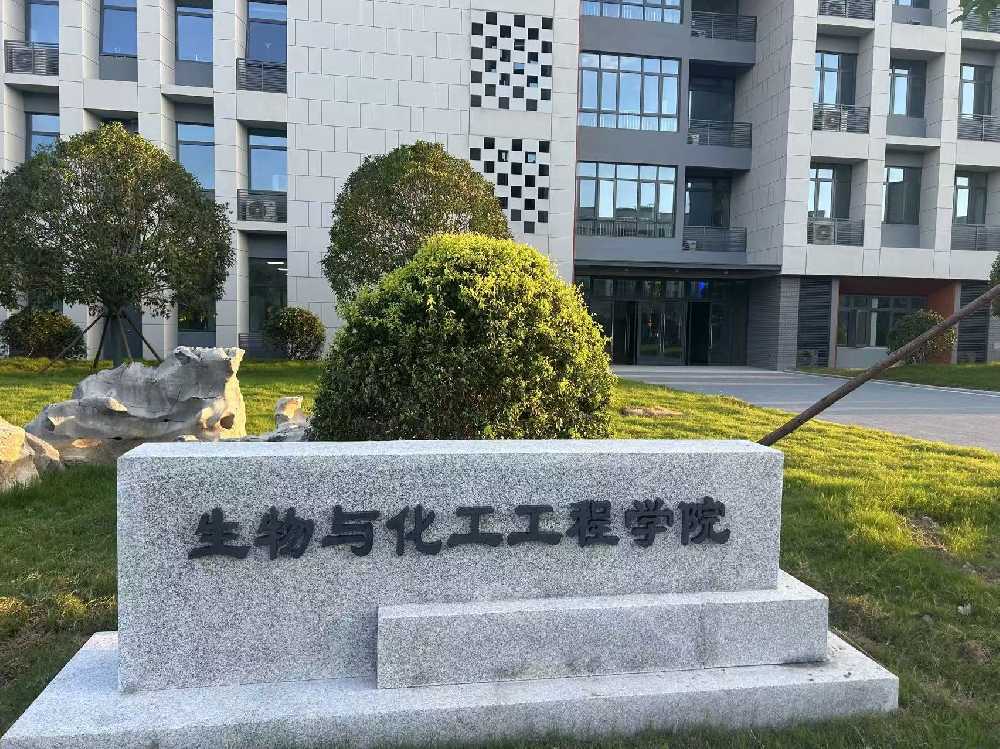 樊城区扬州职业大学体育场高杆灯项目
